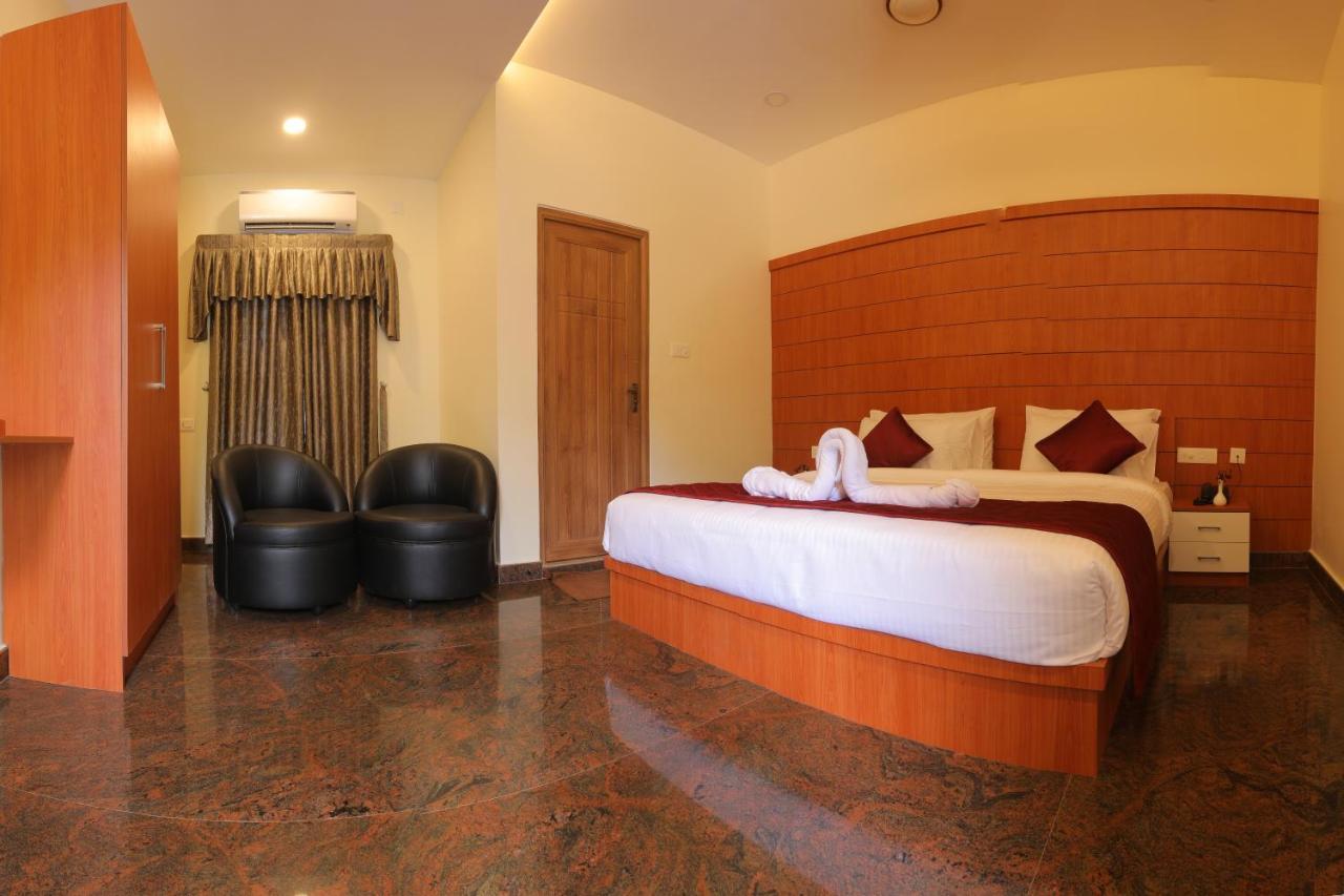 Thenmala Hormuz Inn Kolattupuzha Bagian luar foto