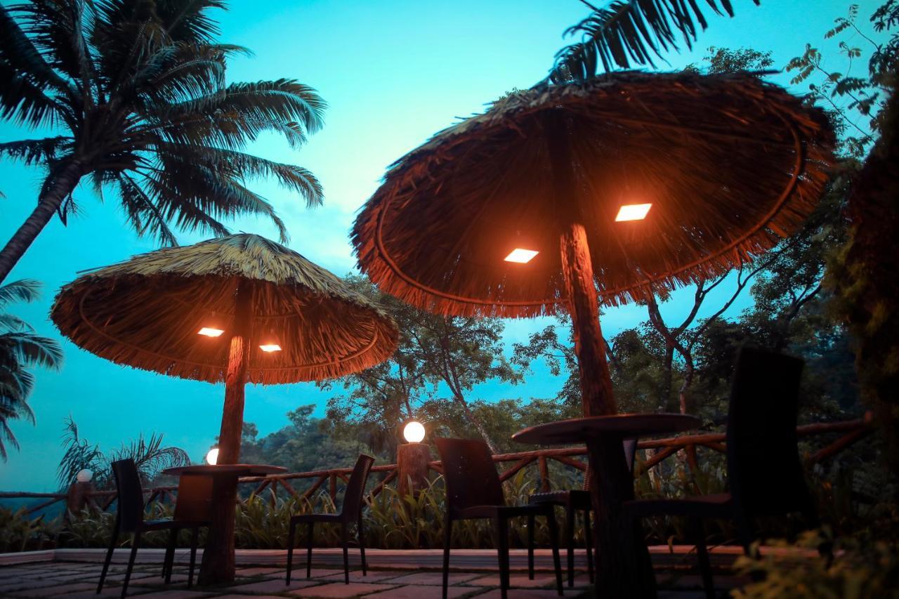 Thenmala Hormuz Inn Kolattupuzha Bagian luar foto